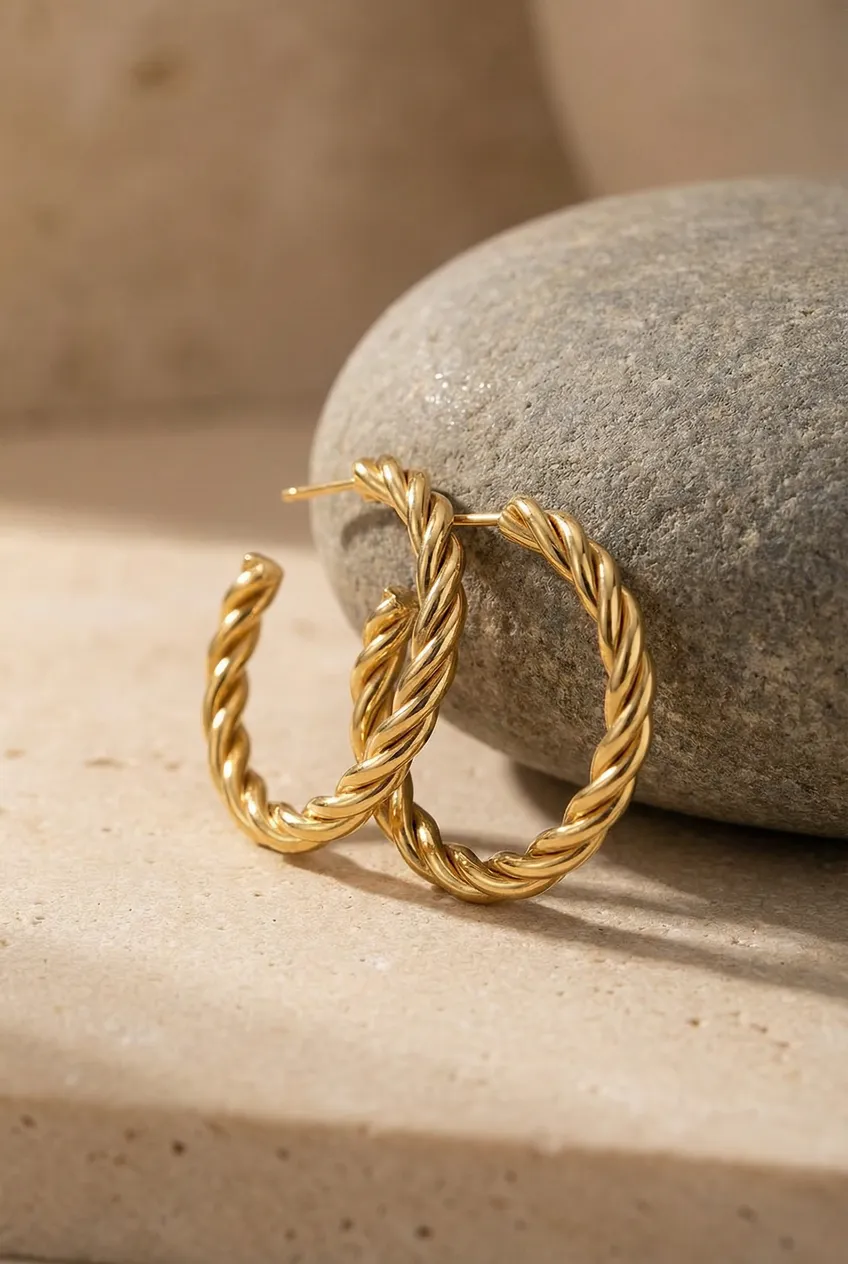 Boucles d'oreilles posées — Exemple Prompt Studio