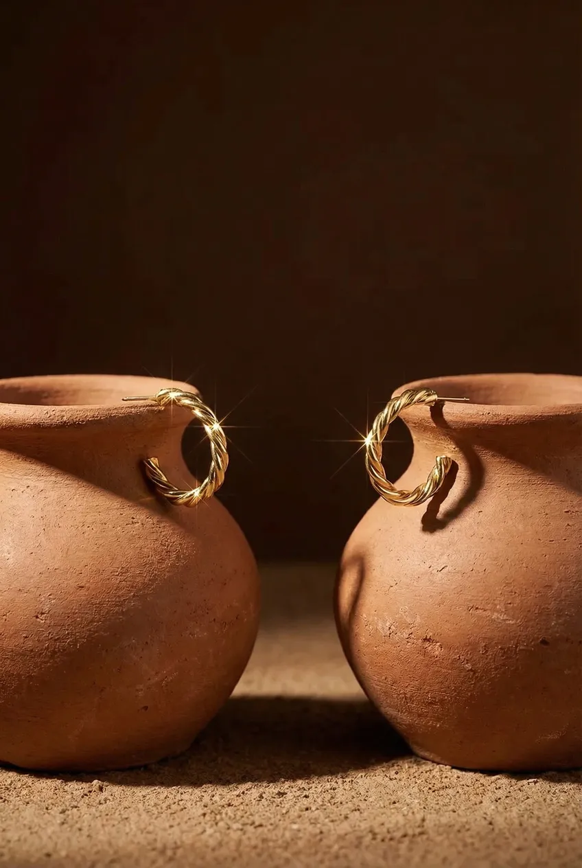 Boucles d'oreilles posées — Exemple Prompt Studio